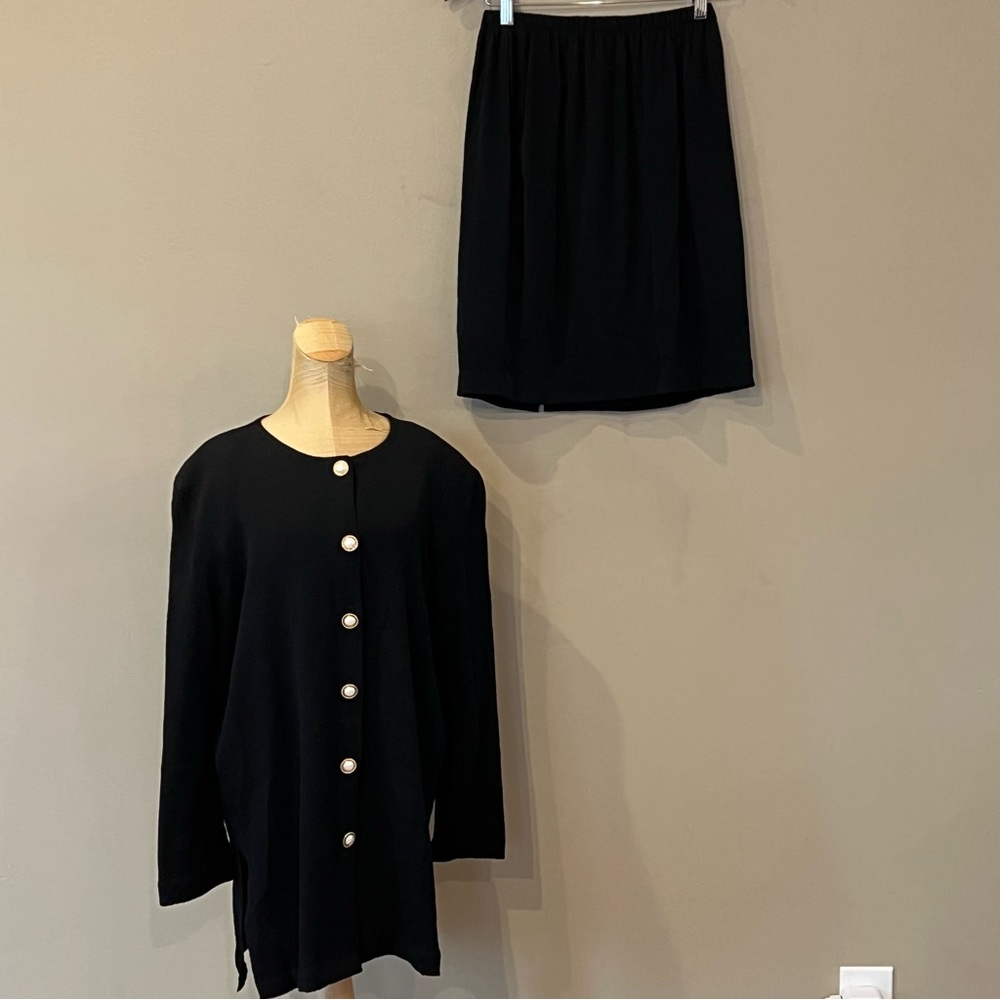 2 Pc‎ 90s Vintage Skirt Set Hem M/L Textured Black Chunky Gold Buttons